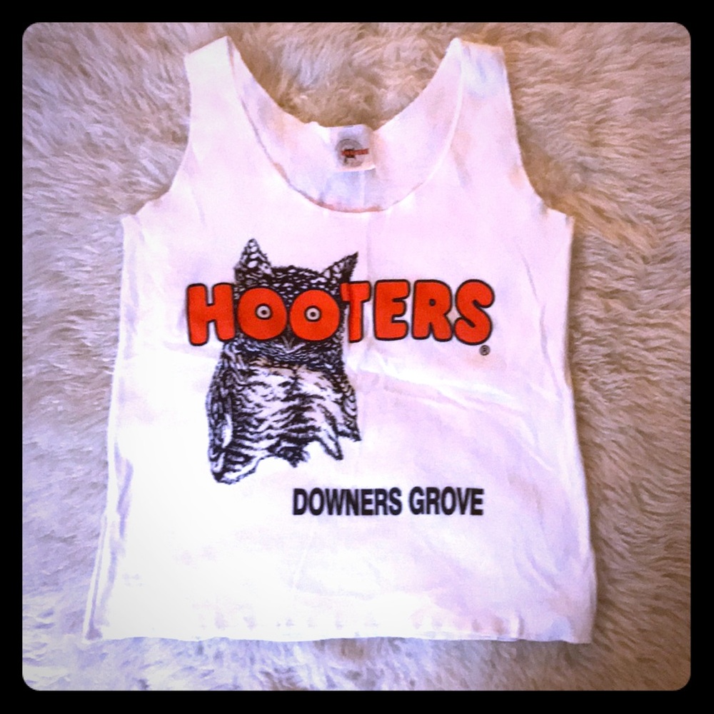 Hooters -Downers Grove tank. New without tags
